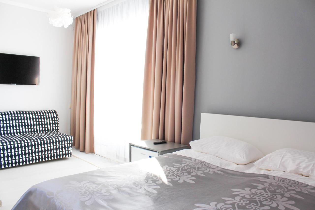 Scandi Hotel Makinsk Bagian luar foto
